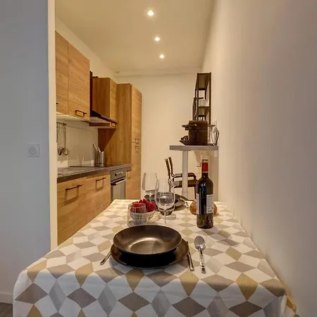 587 Stuart - Superb In Apartment *