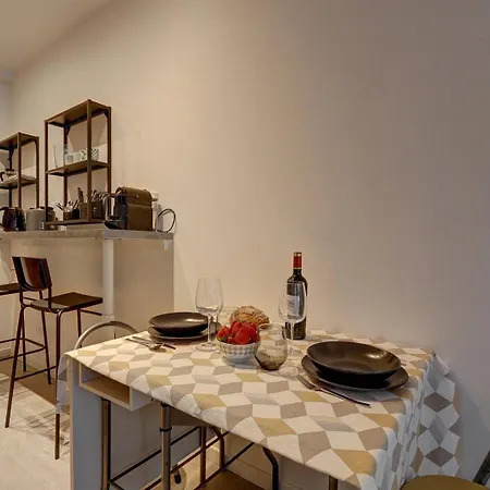 587 Stuart - Superb In Apartment *