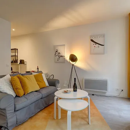 587 Stuart - Superb In